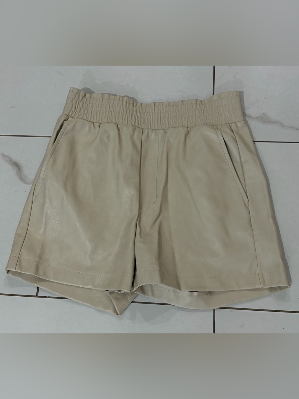 NWT 7 For All Mankind Cream Faux Leather Elastic Waist Shorts XS